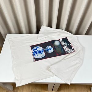 24SS春夏日本宇宙飛行士アースカートゥーン絵画ティーファッションメンズ半袖スケートボードTシャツ女性服カジュアルコットンデザイナーTシャツ