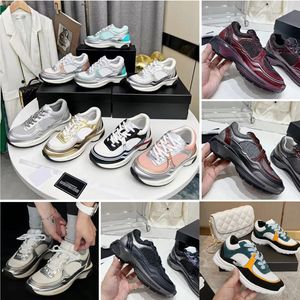 Utomhus kvinna läder designer skor snörning män modeplattform överdimensionerade sneakers vita svarta män kvinnor mocka casual skor ur kontor sneaker 5 s