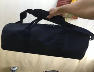 48x27x23cm quiltad C -förvaringspåse Kvinnor Yogo Sportfodral Stor storlek Black Canvas Storage Case VIP Fashion Tote Duffle Travel3171364