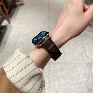 Iwatch Band Designer لـ Smart Watch Ultra2 49mm Leather Bands معصم الموضة مع أنماط Triangle Twill Watch Brown Watchband Smartband