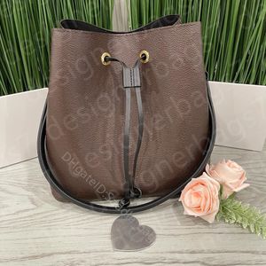 Sıcak yeni modeller lüksler tasarımcıları düz renkli moda kova çanta çanta çanta kadınlar deri omuz çantası çantası tasarımcısı crossbody çanta