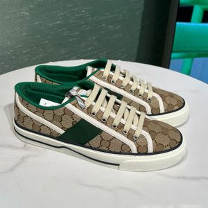 Sıradan Tenis Ayakkabı 1977 Spor Sneaker Tasarımcı Ayakkabı Kadın Erkek Eğitimleri Ofisden Çıkanlar Kırmızı Yeşil Düz Tuval Ayakkabıları Yüksek Kaliteli Spor Ayakkabı C13