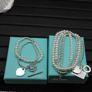 Mode lyxiga halsbandsdesigner smycken hjärta återgå till pendelle hjärtform dubbel däck kedjor med pärlhalsband armband s925 för fest platinum smycken låda