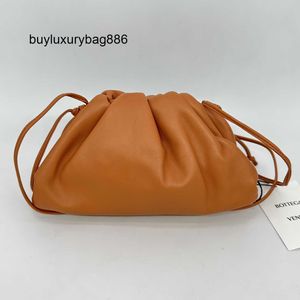 Bolsa feminina Botteg Venets Consignment Store Mini Milk Tea Cloud Crossbody Bag