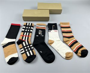 2023 Çok Renkli Moda Tasarımcısı Erkek Çorap Kadın Yüksek Kaliteli Pamuk Çok Yönlü Klasik ve Ayak Bileği Nefes Alabilir Karışık Futbol Basketbol SOCKS S7