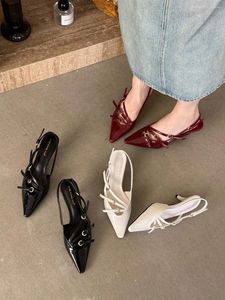 Сандалии с острым носком, женские черные, белые, красные летние модельные туфли с ремешком сзади, вечерние туфли-лодочки на тонком среднем каблуке, женские шлепанцы, размер 35-40