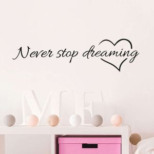 Wandaufkleber „Never Stop Dreaming“, inspirierendes englisches Zitat, Vinyl-Wandaufkleber, Heimdekoration für Babyzimmer, Kunstdesign, Aufkleber aus PVC