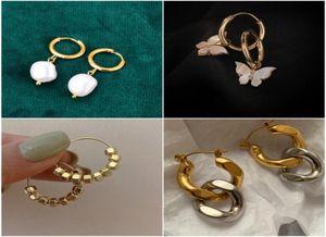 Designer-Schmuck Ohr-Huggie aus Titanstahl, 18 Karat vergoldet, glänzend, lichtecht, Ohrring-Reifen für Damen, Anti-Allergie-Ohrringe, Punk, e4136177