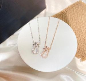 Luxury Designer necklace women039s fashion charm diamond inlaid horseshoe buckle boutique highquality necklace 2 colors goo8473330