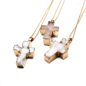 Naszyjniki wiszące uzdrawianie naturalny kryształowy Kamienny Krzyż Reiki Raw Kwarc Biżuteria dla kobiet prezent 1PCS