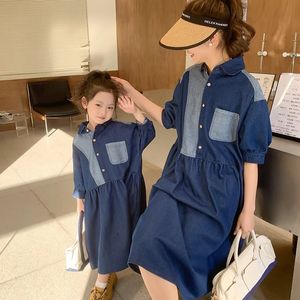 Rompers İlkbahar Yaz 2023 Anne ve Kızı Moda Denim Patchwork Elbise Gilrs Parentchild Aile Eşleşen Kıyafetler 231212