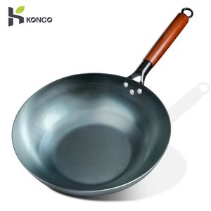 Pans 3034cm Chinese Traditional Iron Wok Handmade Large with Wooden Handle Frying Pan Nonstick Gas Cooker Kitchen Cookware 231213