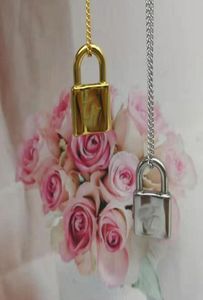 L Gold Lock Necklace Woman Rostfritt stål 45 cm Guldhänge smycken för hals Valentine Day Christmas Gifts For Girl Girl Griend Wholes1683478