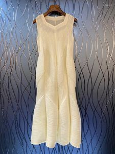 Casual Dresses High Quality Brand Summer Dress 2023 Women Sexy V-neck Sleeveless Mid-calf Length Pleated Club Wear