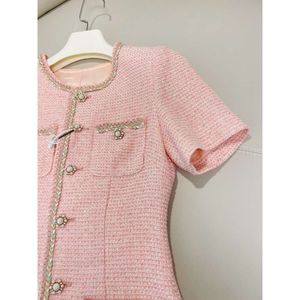 2022 الخريف جولة الرقبة تويد تويد فستان نسج اللون الوردي وجيوب الأكمام قصيرة الأكمام