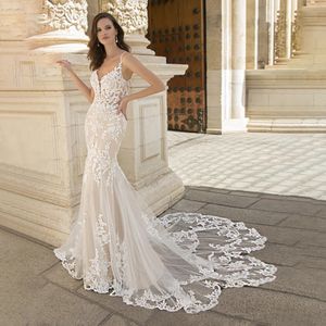 Wspaniała sukienka ślubna syreny na Tiul Tiul Appliques V- Neck Spaghetti Straps Court Train Bridal Suknie Vestidos de novia
