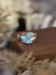 Кольца кластера Женское кольцо из стерлингового серебра 925 пробы с синим опалом в форме 3 сердец в сладком романтическом стиле