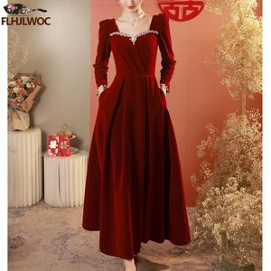 Vestidos casuais básicos ano natal chique elegante reunião anual vermelho dres quadrado pescoço francês design bling noiva longo veludo vestido 231212