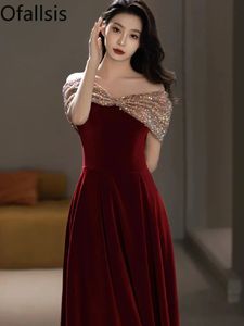 Abiti casual di base Ofallsis con spalle scoperte Scollo a barchetta Abito da sposa Sposa Vino rosso 2023 Estate Una sera di fidanzamento 231212