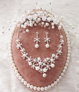 Clay Flowers Pearl Crystal Bridal Jewelry Set Halsband örhängen Tiara smyckesuppsättningar för brudar Tiara Whol6681448