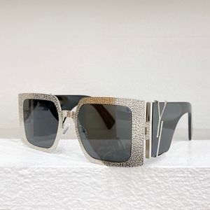 Occhiali da sole di lusso con montatura a diamante per occhiali da donna con montatura oversize di moda, lenti resistenti ai raggi UV400 di alta qualità disponibili in 6 colori con scatola SL M243