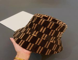 Mens Casquette Designer hinkhattar för kvinnors monterade hatthinkar Caps Luxury Bonnet Beanie F Hatts Wide Big Brim Visors 2212021067850