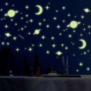 Luminous Galaxy Moon Stars Naklejki ścienne Saturn Art Design Naklejki do pokoju dziecięcego Dekoracja dekoracji naklejki na ścianę świeci w ciemności
