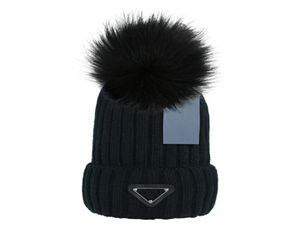 2023 Fashion Winter Caps Hats Kvinnor och män Beanies With Real Raccoon Fur Pompoms Warm Girl Cap Snapback Pompon Beanie 8 Colors6310287