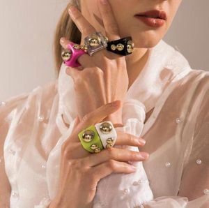 Pierścionki ślubne Wyolbrzymione Big Square żywica akrylowa dla kobiet modne cukierki kolorowe metalowe koraliki palec biżuteria Hiphop1432590