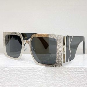 Damen-Designer-Sonnenbrille, groß, quadratisch, aus Metall, M243, silberfarbener Metallrahmen, schwarze Nylon-Linsenbeine, großes Logo, Damenmode-Sonnenbrille, Ball-Bounce-Brille