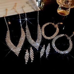 Комплект ожерелья и серег, роскошный V-образный браслет-колье со стразами для женщин, универсальные свадебные украшения