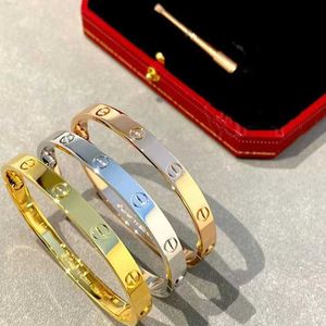 Erkekler tasarımcı markası Crystal Elmas Elmas Bilezik Hediye Moda Charm Bilezik 18K Altın Üst düzey Tasarım Bilezik. V7PZ