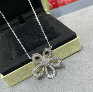 2024 qualidade de luxo charme flor design pingente colar com diamante banhado a prata tem caixa de carimbo PS2111