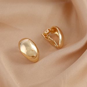 Stud måste ha Golden Vintage Oval Glossy Metal Minimalist Clip on Earrings Non Piercing Söta öronklipp för Women Party Jewelry Gifts 231212