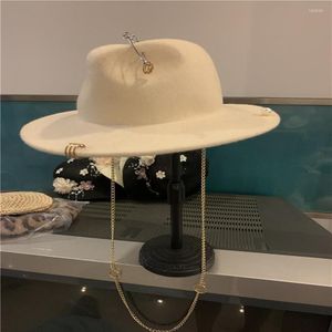 Berets 202208-Designer Style Pearl Chain Pin Shells Exclusive Wool Autumn Winter Lady Fedoras Cap Women Leisure Panama Jazz Hat230u