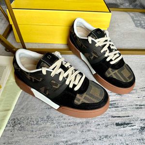 2024 Casual Shoes Women Travel Leather Lace-Up Sneaker 100% Cowhide Fashion Lady Flat Designer Running Trainers Letters Woman Shoe Platform Men Gym Sneakers