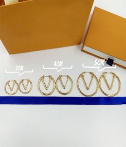 Modne kobiety Hoops Projektant Big Circle Proste kolczyki do damskiej luksusowe biżuteria List Love Gold Ear Studs Rozmiar 35cm1135251