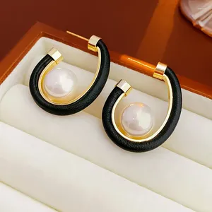 Brincos pendurados luz vintage luxo geométrico oco pérola couro para mulheres moda elegante jóias de metal presentes