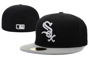 Säljer Men039S White Sox Fitted Hat Top Quality Flat Brim Embroiered Letter Sox Team Logo Black Fans Baseball Hats Full CL1150915