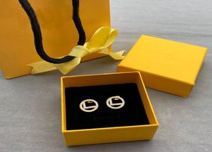 4 Alternativ Designer Circle Stud Earrings for Women Gold Hoop Pearl Earring Luxurys Designers F Letter Stud örhängen D2202093Z5979359