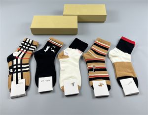Maschile 2023 Fashion Designer Multi Color Socks Womens di alta qualità Cotton Versatile Classic e caviglia Basketball Focks Basketball S5 S5