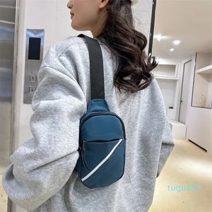 Kadınlar için Crossbody Çantalar Naylon Cüzdanlar 5 Renk Elçilik Çantaları Seyahat Yürüyüşü İçin Sıradan Telefon Sandık Çantası