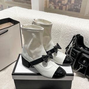 Projektant krótkie buty jesienne zimowe buty Bowknot dla damskich nacisków okrągłych botek luksusowe damskie buty skórzane buty metalowe klamra