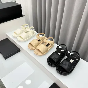 2024 Дизайнерские сандалии Новое прибытие женских сандалий высококачественные подлинные кожа