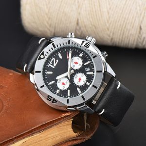 Новые классические роскошные мужские часы Quartz Endurance Professional Avenger Chronograph 44mm Watch Разноцветные кожаные мужские часы Стеклянные часы