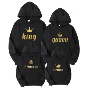Familjsmatchande kläder Lover Tracksuit King Queen Letter Print kläder pappa Mamma Dotter son Pullover Parentchild Outfit Sweatshirt 231212