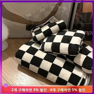 Bedding sets Ins Checkerboard Blanket Classic Plaid Sofa Spring and Summer Air Conditioning Office Nap Shawl Cushion 231212