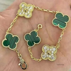 2024 Classic Fashion Charm Bracelets 4four Leaf Clover Designer Jewelry 18k Gold Bangle Bracelet for Women Elegant Jewelery Gift Iav4