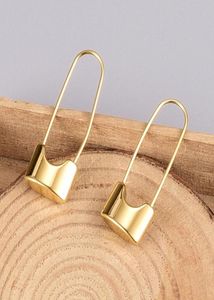 Projektant biżuterii Tytanium Uch Ear Huggie 18K Gold Plaked Błyszcząca niefadowatą kolczyka Women039s Anti Allergy Kolczyki Punk E4447631