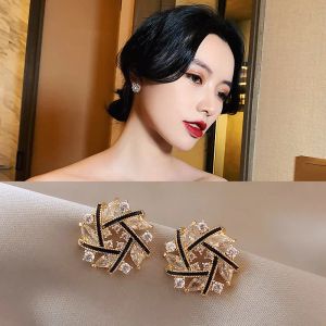 Mode ihåliga metallblommor temperament studörhängen lyx vackra örhängen kvinnors bröllop smycken örhängen hög kvalitet gåva